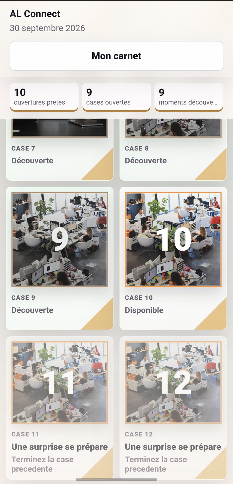 Calendrier digital affiché sur smartphone avec les cases à découvrir