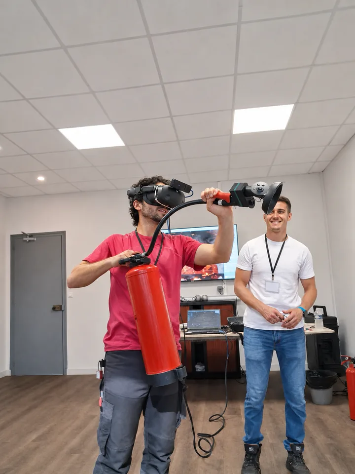 Photographie d’un atelier de réalité virtuelle consacré à la prévention incendie
